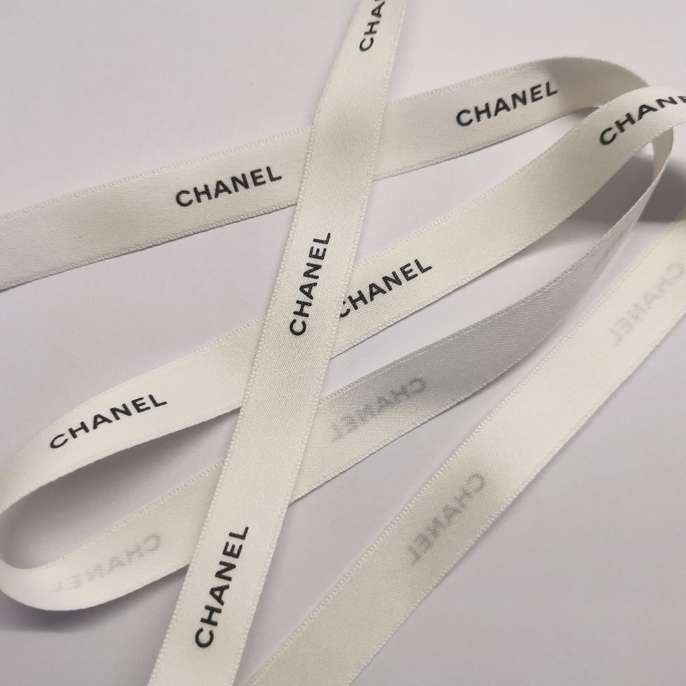 NEW Authentic Chanel Classic White Ribbon appr. 2.7 Yards/ 2.5 Meters/98 Inches - Picture 2 of 5